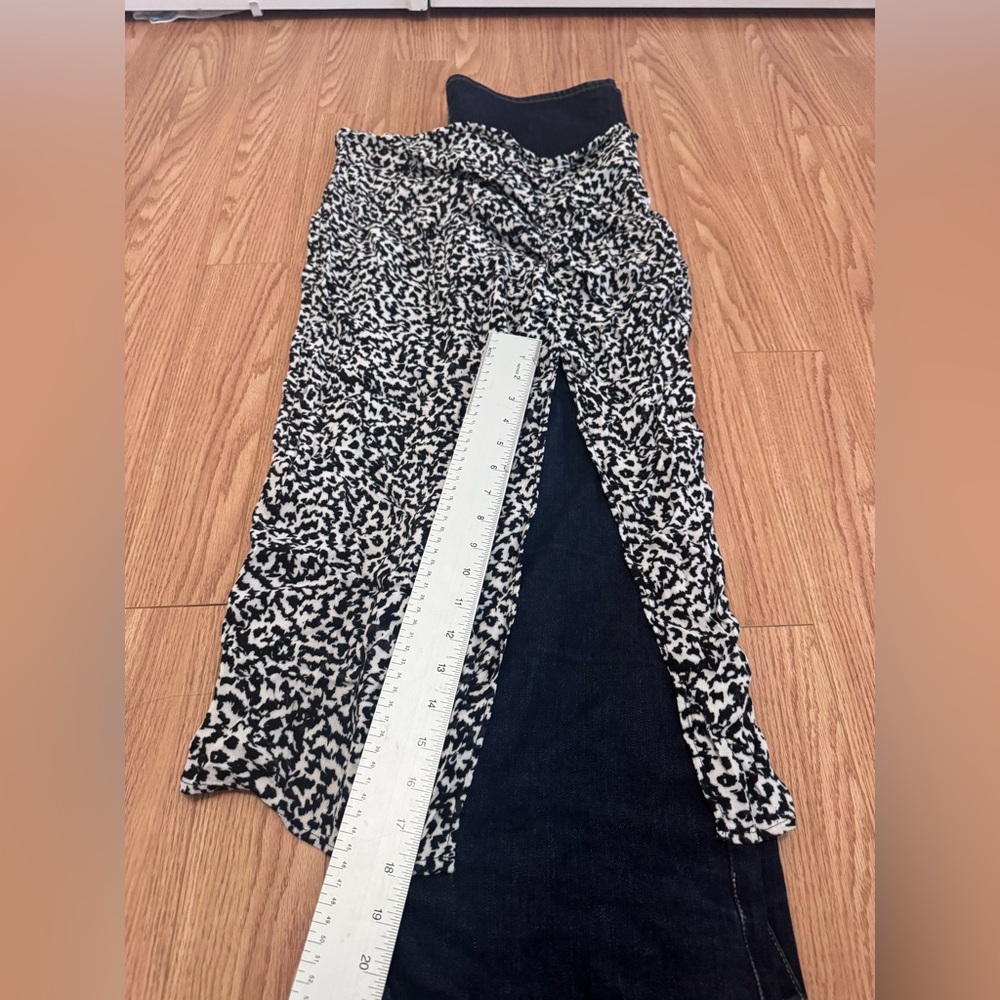 H&M Lightweight Black and White Patterned Skirt with High Slit